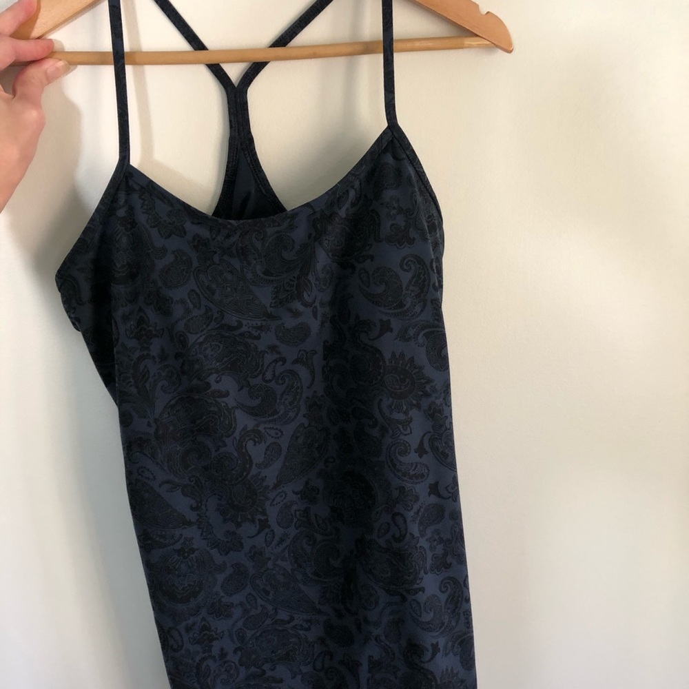 Lululemon power Y tank top with removable cups